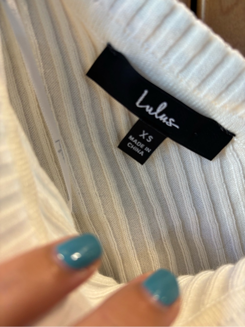 Lulu’s Ribbed One-Shoulder Sweater - Picture 4 of 4